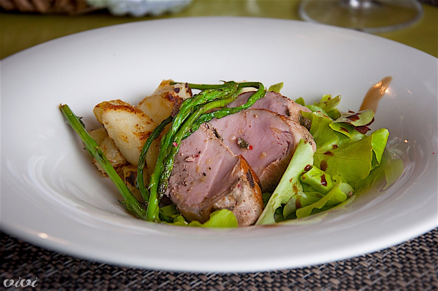 Kabaj, svinjska ribica z žajbljem