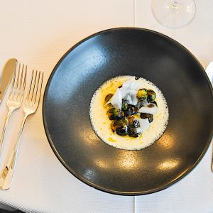 JB restavracija brstični ohrovt in lardo pogrinjek