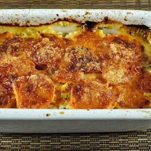 gratinirana zloženka sladkega krompirja in pastinaka