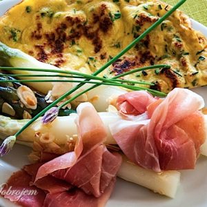belusi z mandlji v maslu zeliscna palacinka prsut