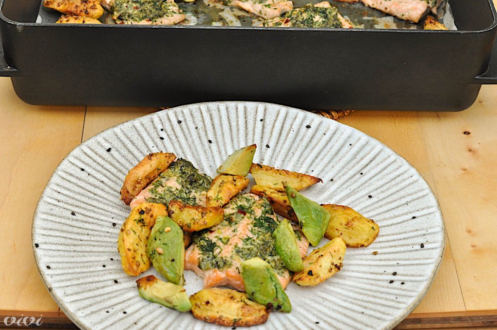 rdeča šarenka z avokadom in zelišči5