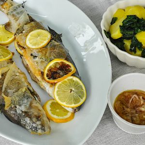 postrv z lardom krompir s čemažem šalotka z maslom2
