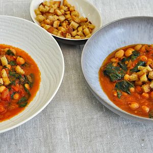 gosta paradižnikova juha s čičerko in špinačo4