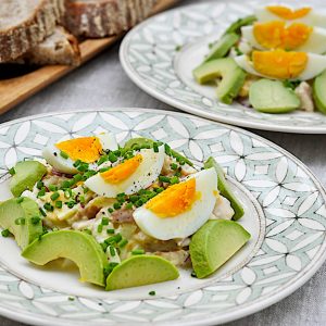 jajčna solata z dimljeno postrvjo