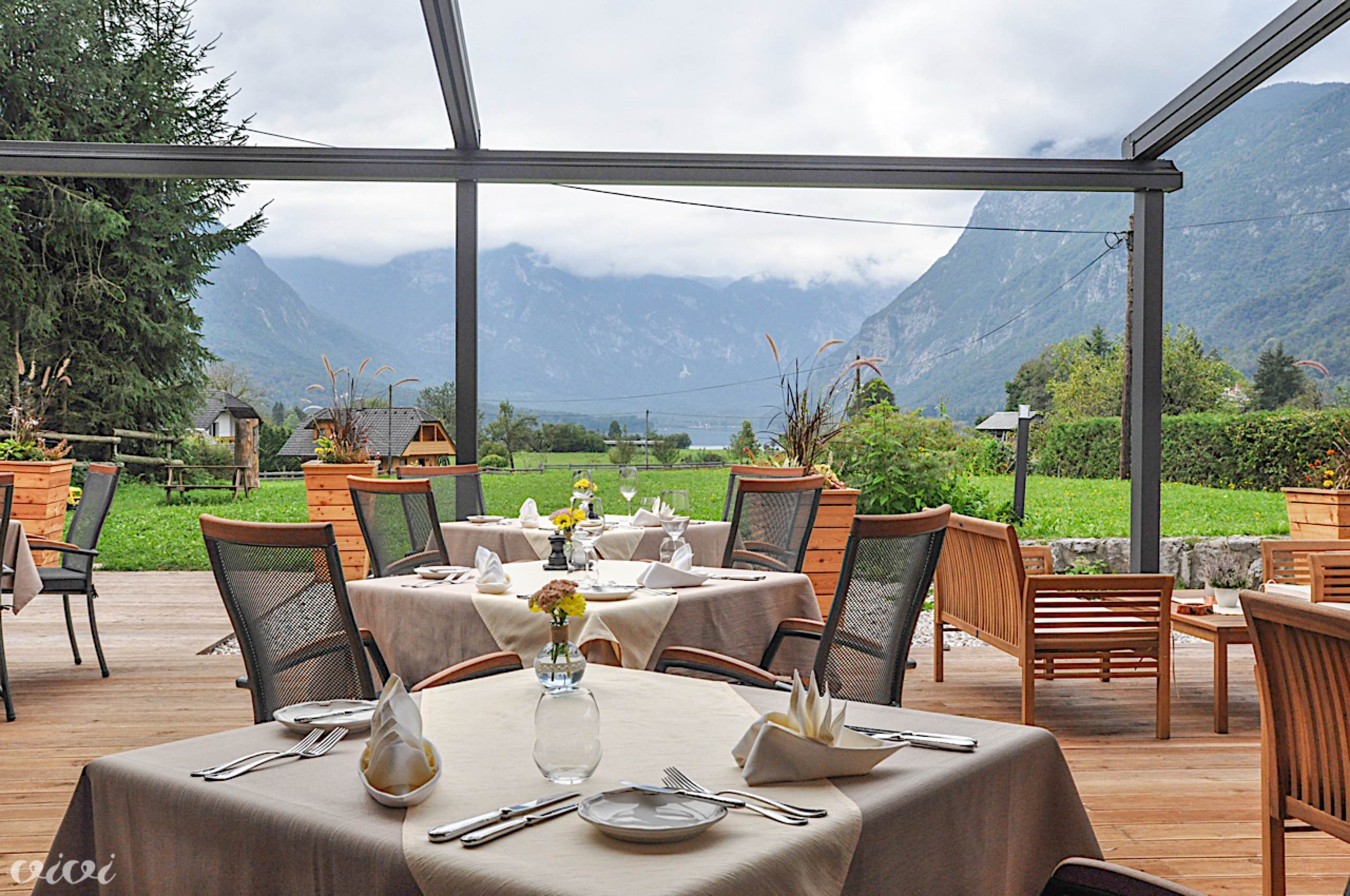 triglav bohinj jedilnica terasa