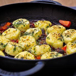 goveji golaž z bučo in gratinirano cmoki3