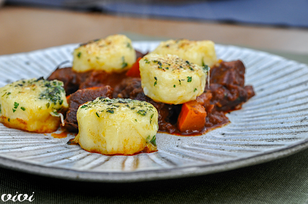 goveji golaž z bučo in gratinirano cmoki5