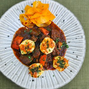 goveji golaž z bučo in gratinirano cmoki9
