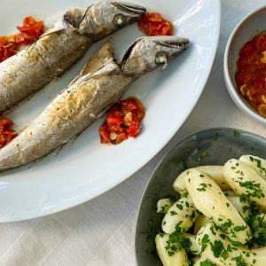 oslič iz pečice omaka paradižnik timijan inčuni3