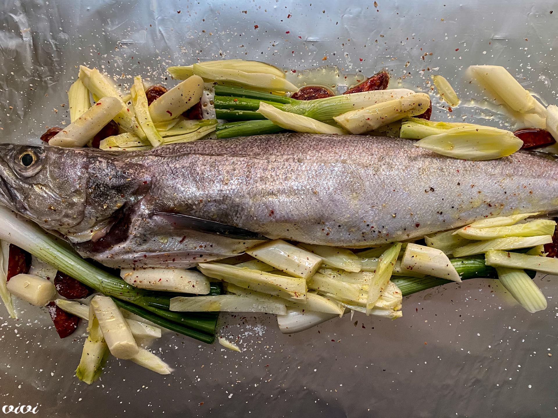 Oslič z zelenjavo v foliji | ŠOLA OKUSOV