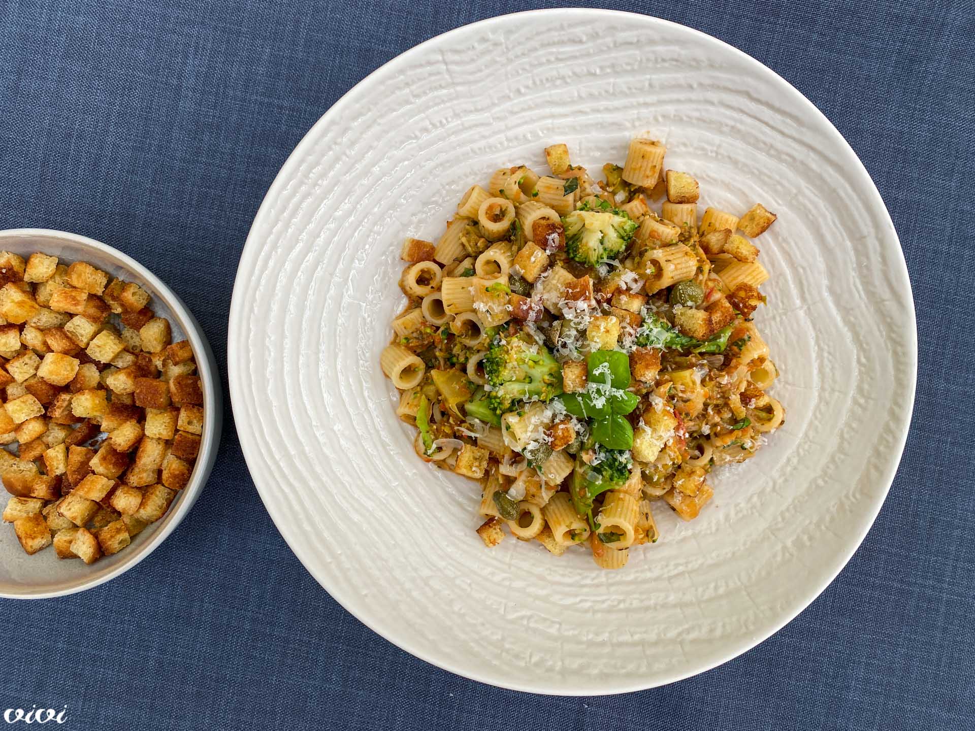 makaroni z brokolijem in krutoni2