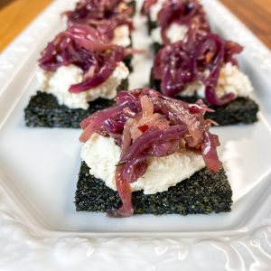 črna polenta namaz dimljenega brancina QKomel1