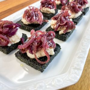 črna polenta namaz dimljenega brancina QKomel4