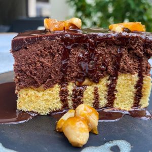 čokoladno karamelna rezina z arašidi011