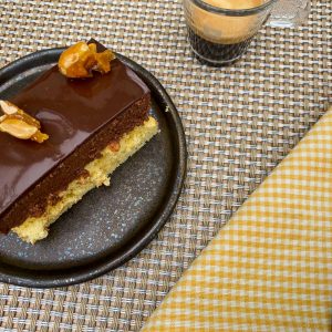 čokoladno karamelne rezine z arašidi2