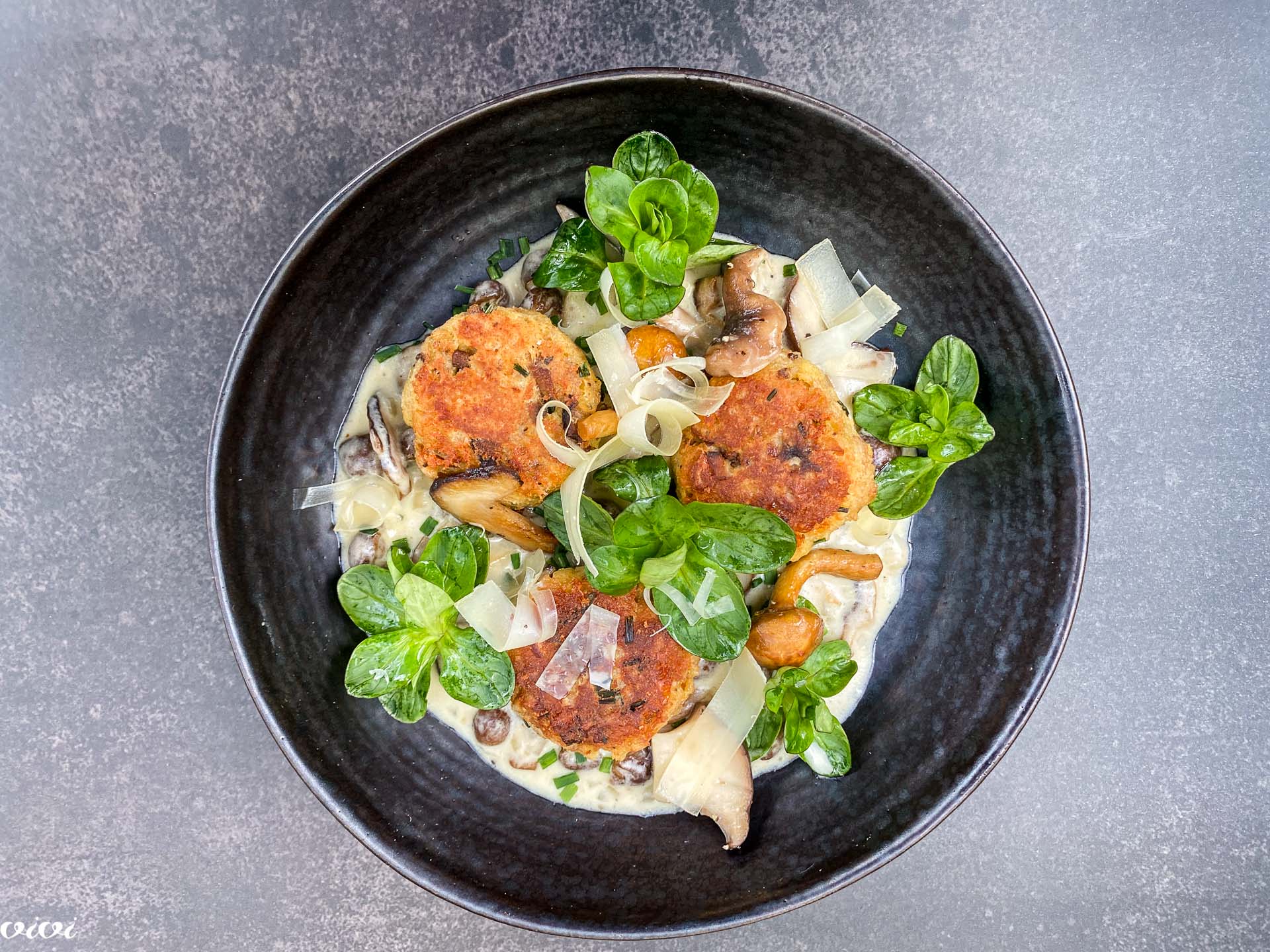 kruhovi cmoki s sirom in mešane gobe065