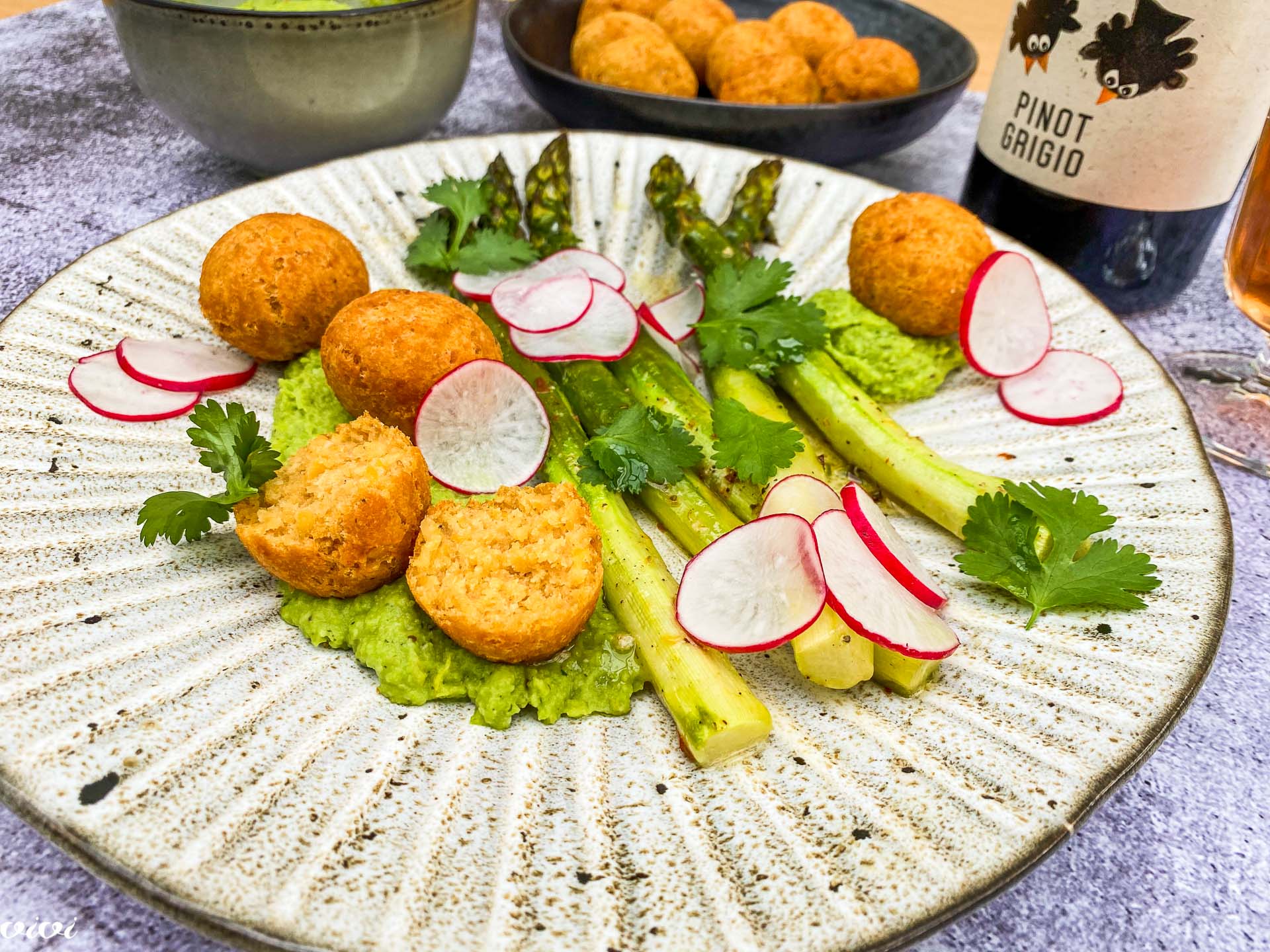 lečini cmoki, šparglji in bobov guacamole009