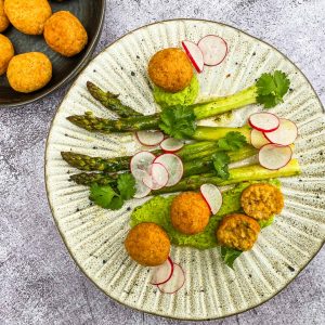 lečini cmoki, šparglji in bobov guacamole028