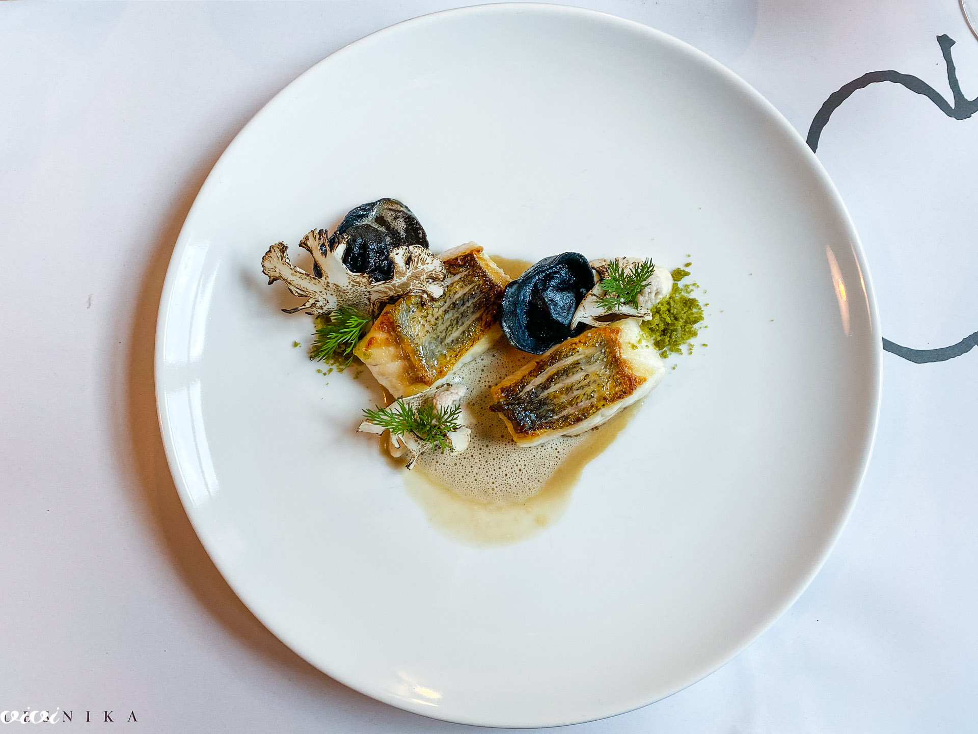 Lesnika, smuč, črni raviol, cvetača2