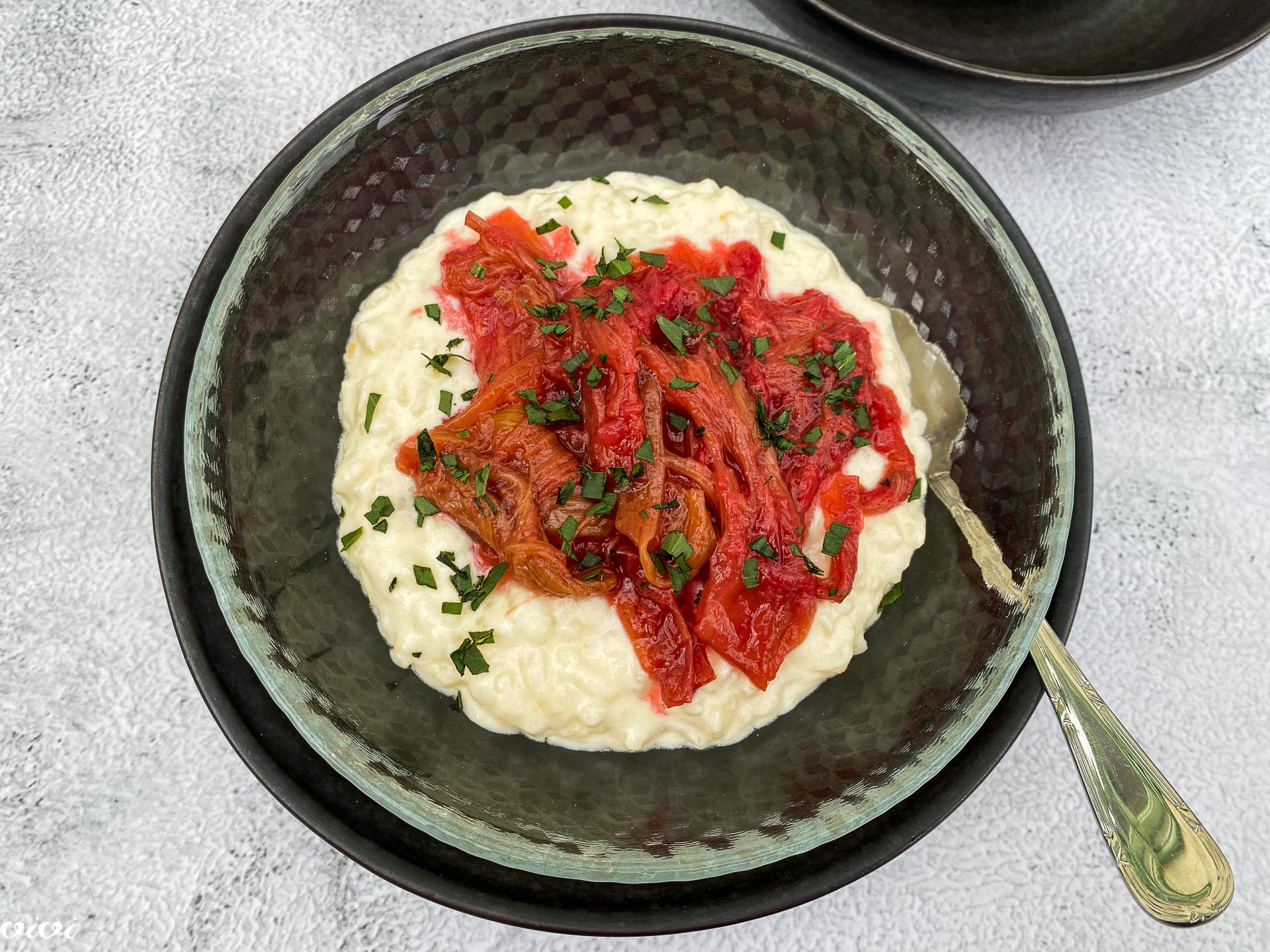 Mlečni riž z rabarbaro in pehtranom015