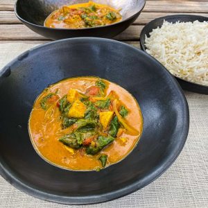 Piščančji kari z mlado čebulo045