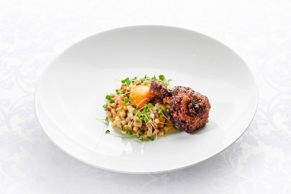 korošica TR20j, Piščančji ragu z gomoljno zelenjavo in fregolo, rumenjak sous vide, foto Tomo Jeseničnik