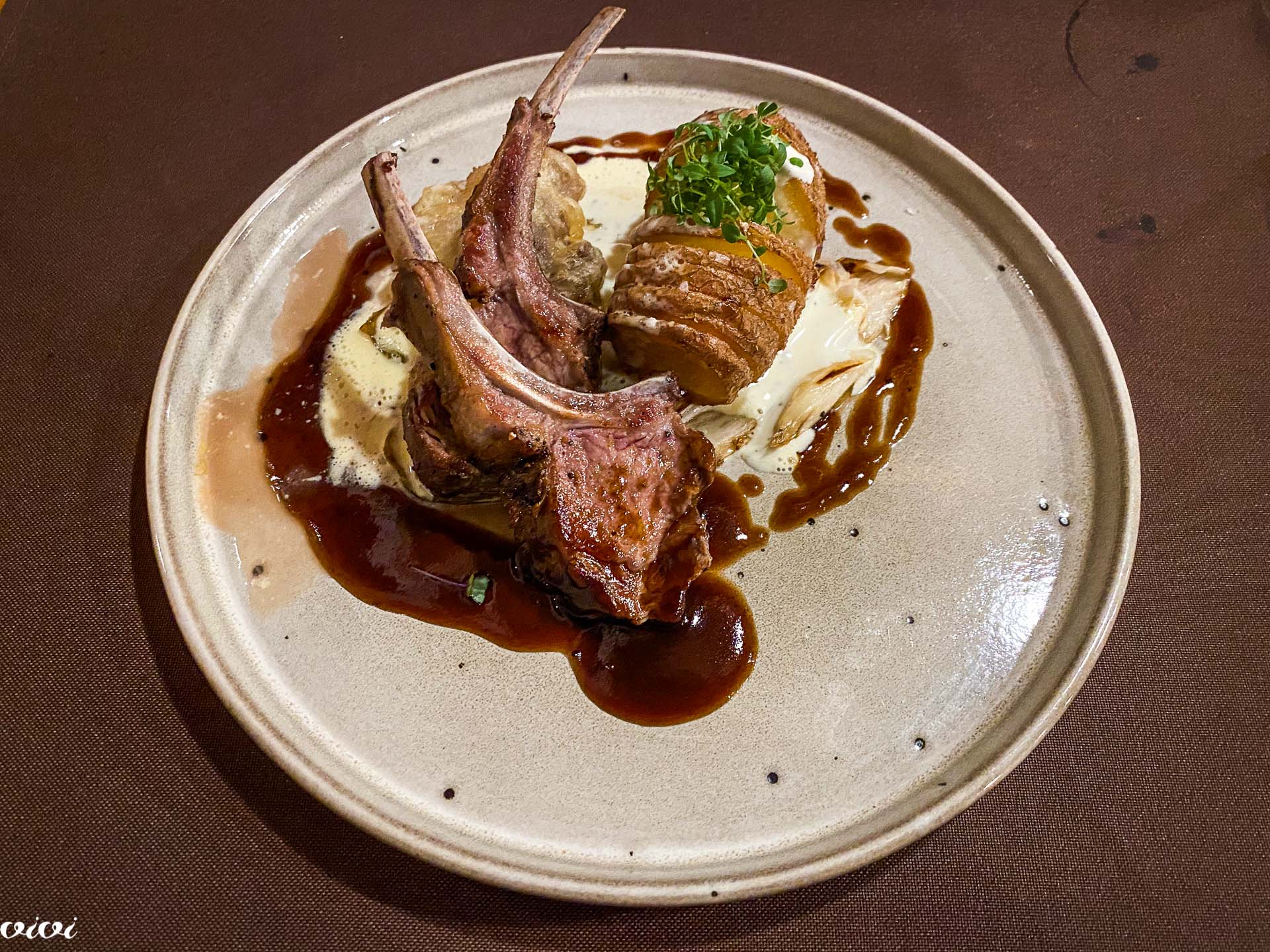 Gostilna Resje, jagnje, vitlof, krompir2