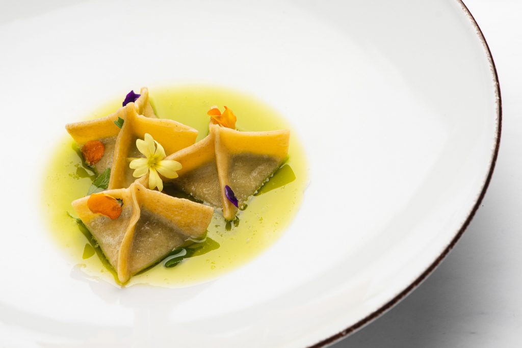 MirjeTR22P, Fagottini s koprivami in pinjolami, maslo z žajbljem, med, dimljena rikota3