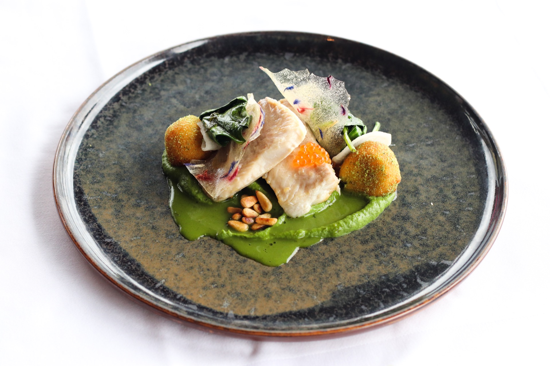 TR2022p Gostilna Gric foto Žan Lebe Postrv : čemaž : dimljena skuta resized