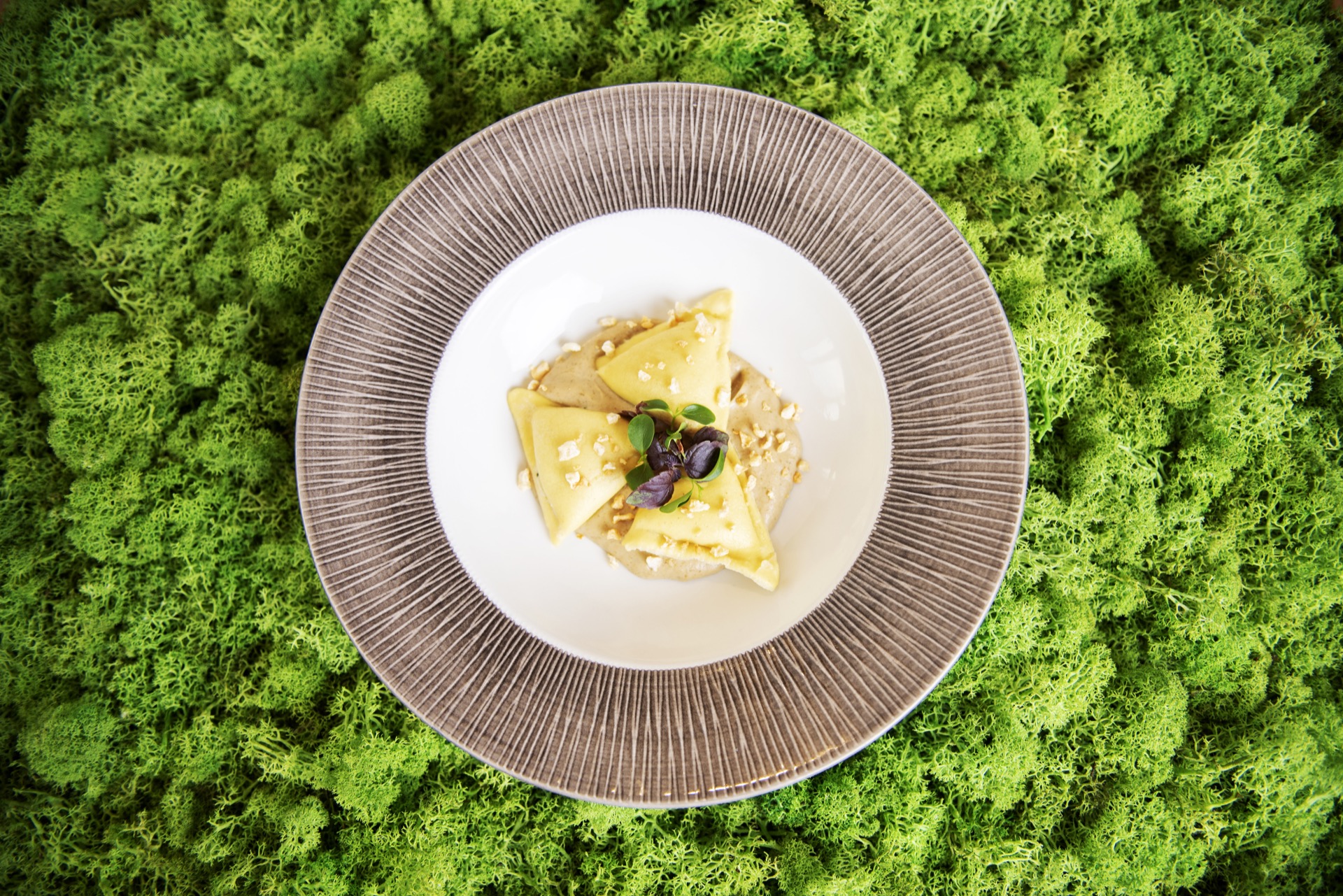 Gostilna pri hrastu TR22j Raviol z jurčkovo kremo in pekorino sirom resized