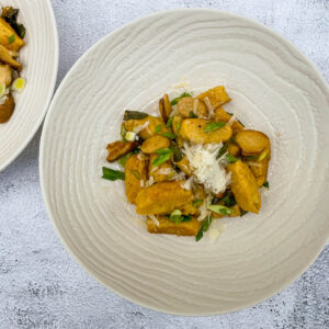 Njoki z ostrigarji in mlado čebulo32