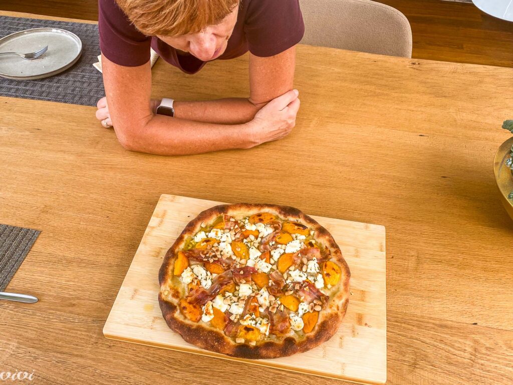 Pizza z marelicami, panceto in feto4