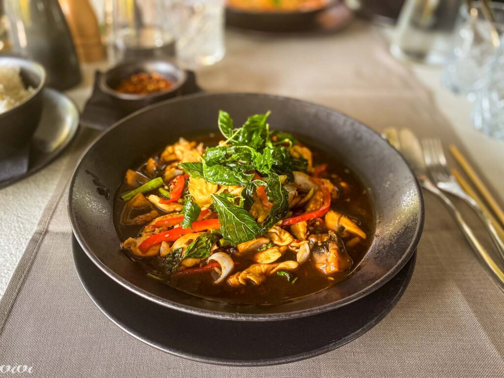 Arroi, 2023, stir fry s čilijem in sveto baziliko, piščanec5