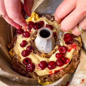 Valovit marmorni kolač z višnjami, priprava10