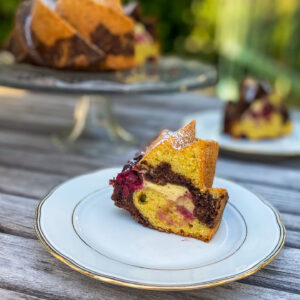 Valovit marmorni kolač z višnjami33