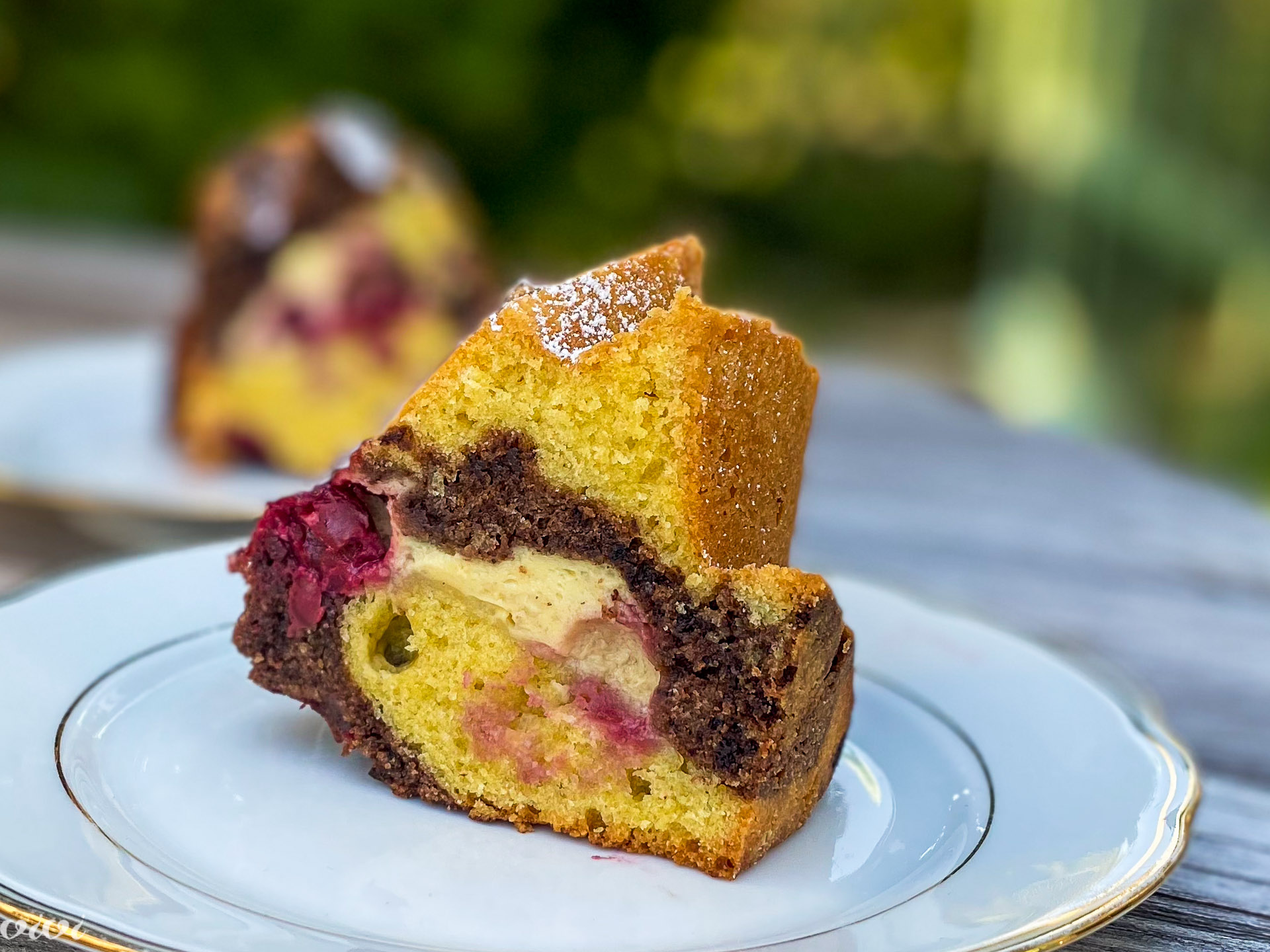 Valovit marmorni kolač z višnjami55