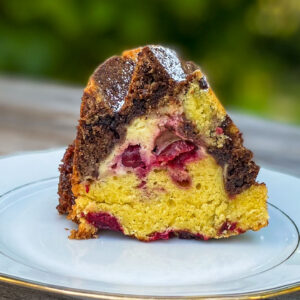 Valovit marmorni kolač z višnjami61