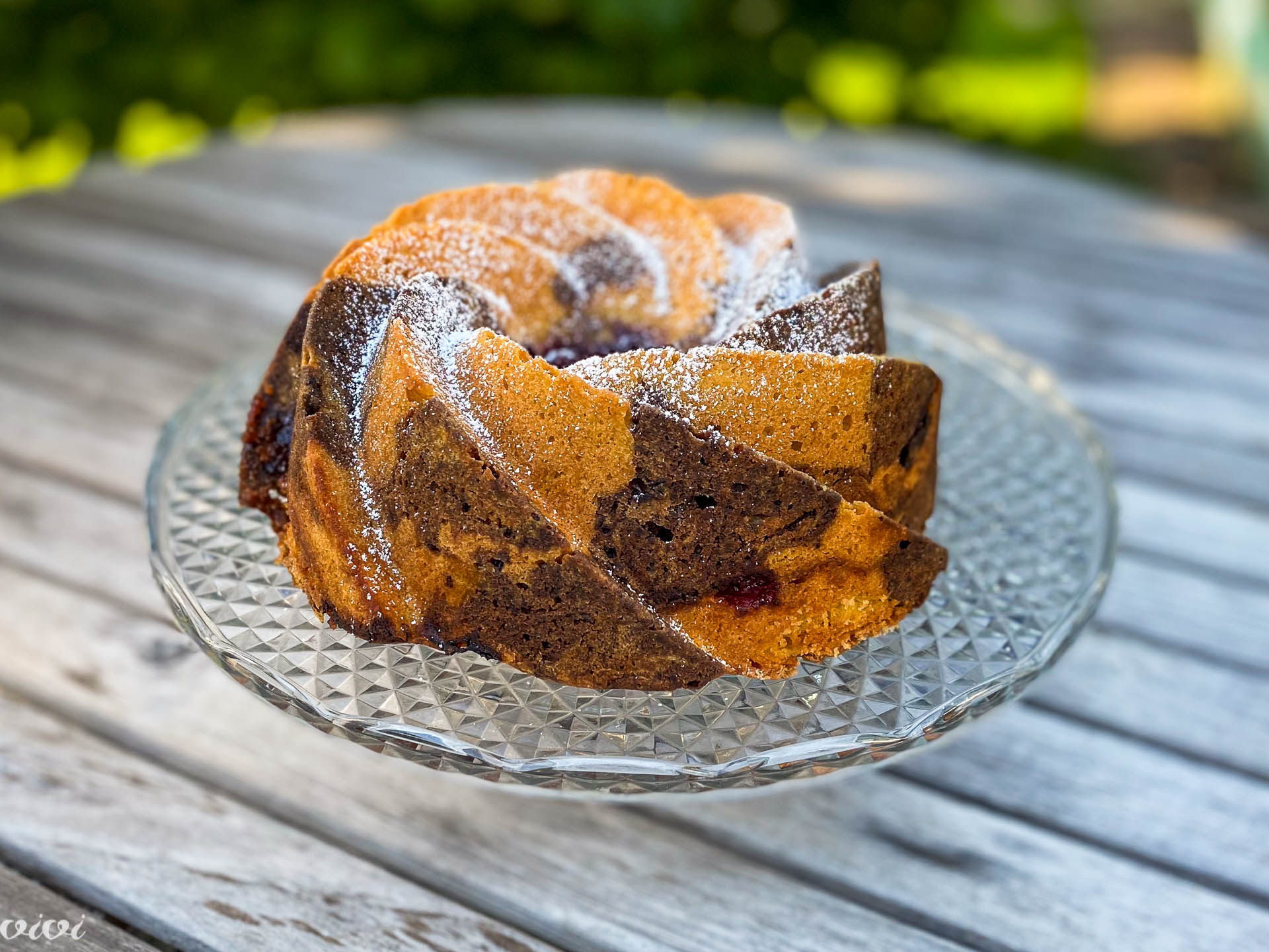 Valovit marmorni kolač z višnjami91