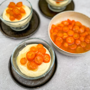 Beli čokoladni mousse, kumkvatova omaka25