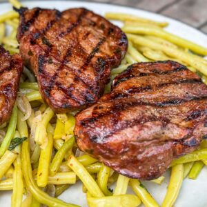 V črnem pivu mariniran vratni steak na žaru, stročji fižol16