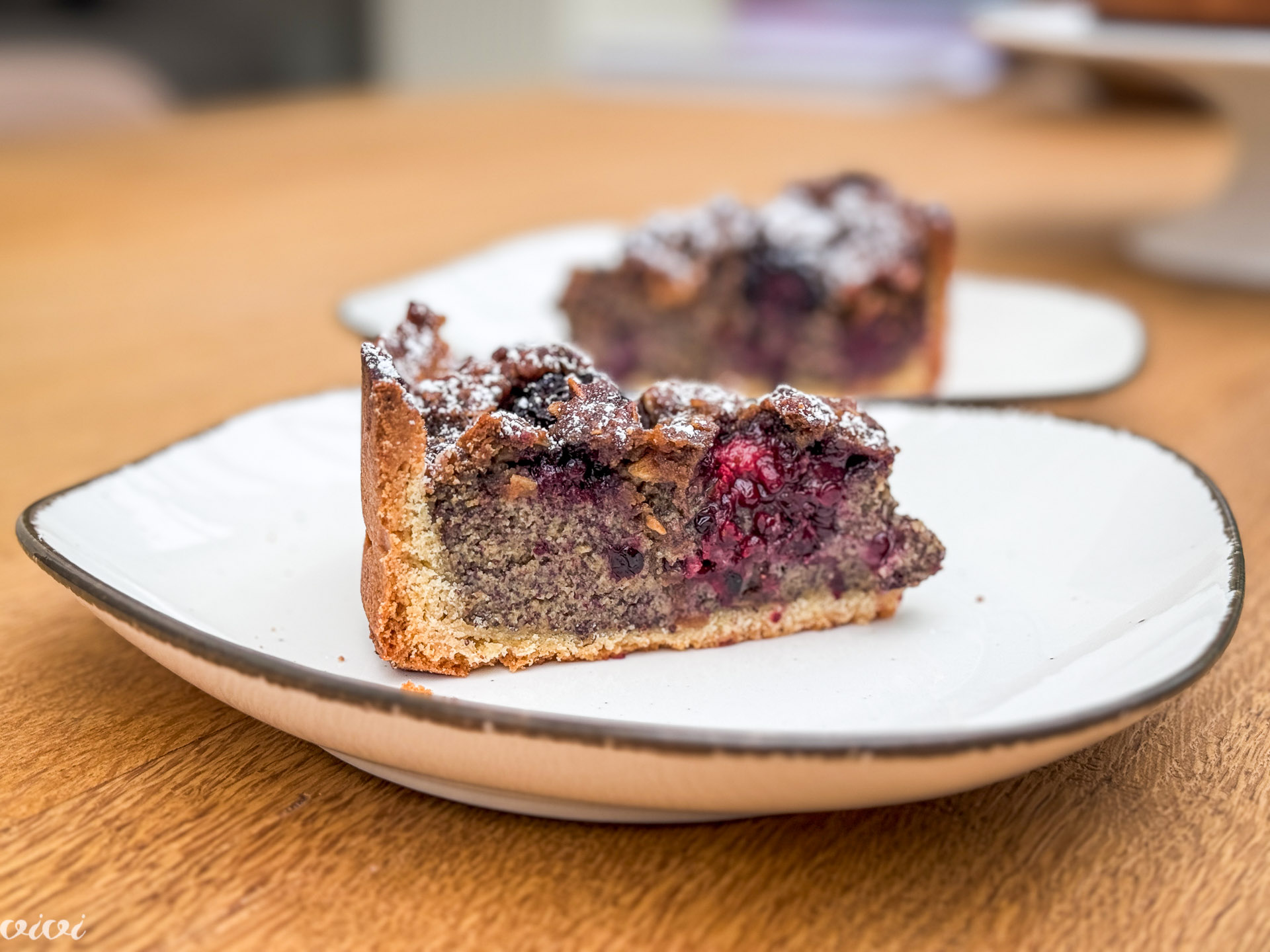 Makova torta z robidami in mandljevim drobljencem55