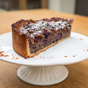 Makova torta z robidami in mandljevim drobljencem79
