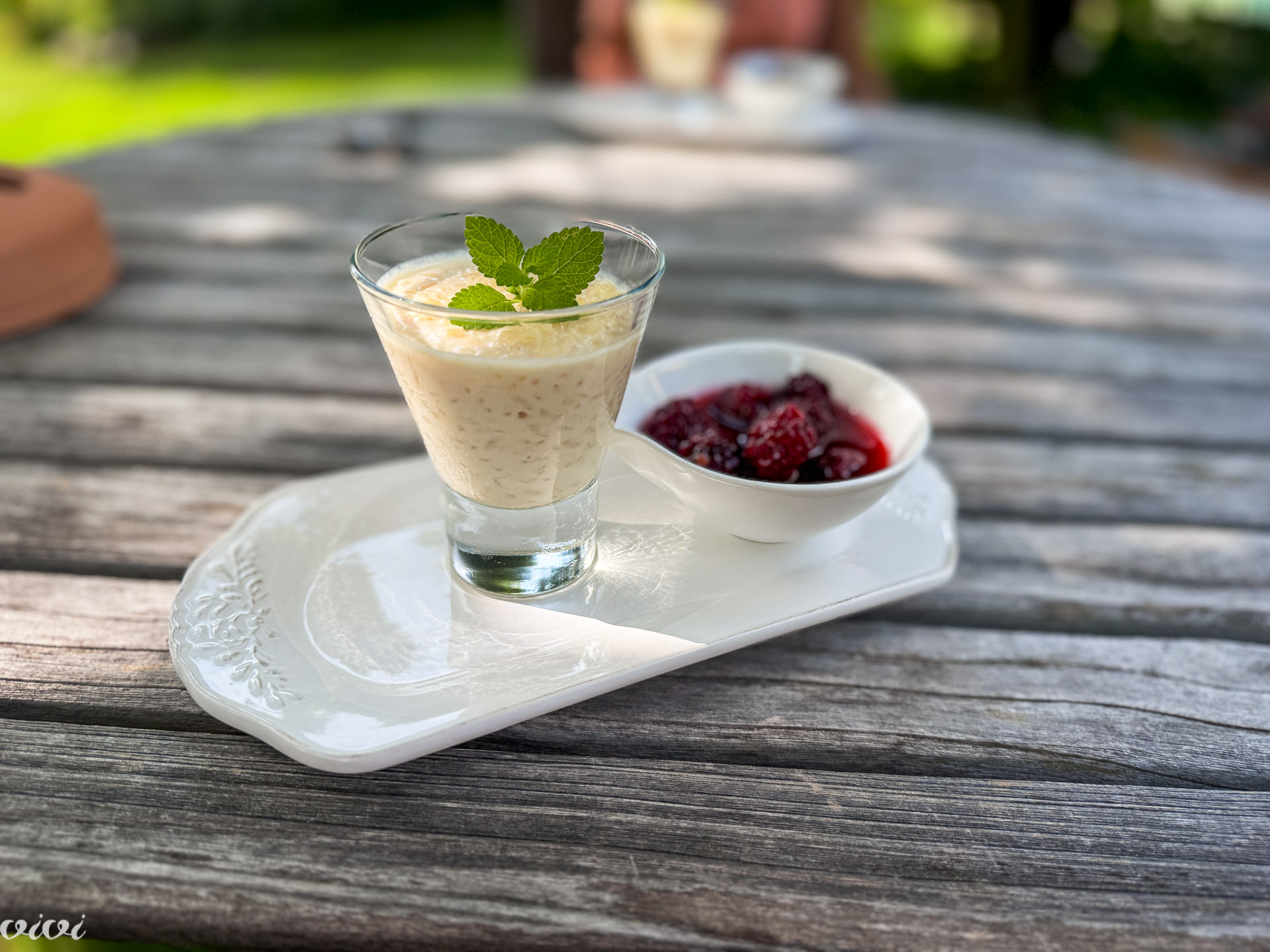 Mlečni riž z rumom in robidami36