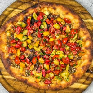 Arabska pizza z zaatarjem in paradižniki16