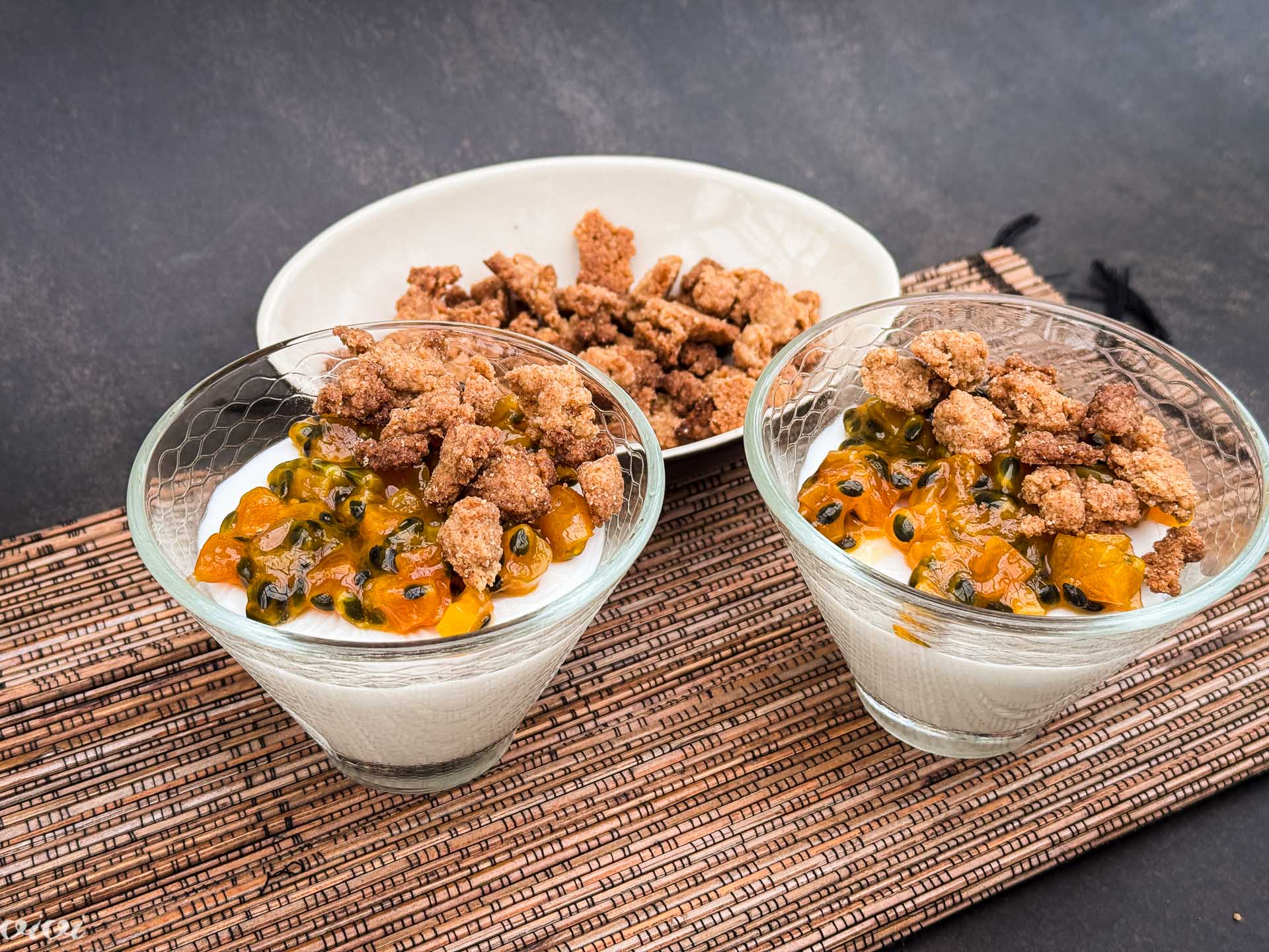 Kokosov puding, pasijonka in kavni drobljenec29