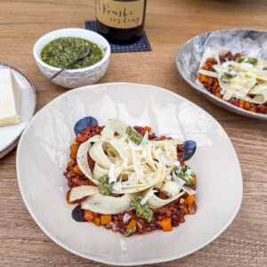 Lečin bolonjeze s širokimi rezanci črnega korena21