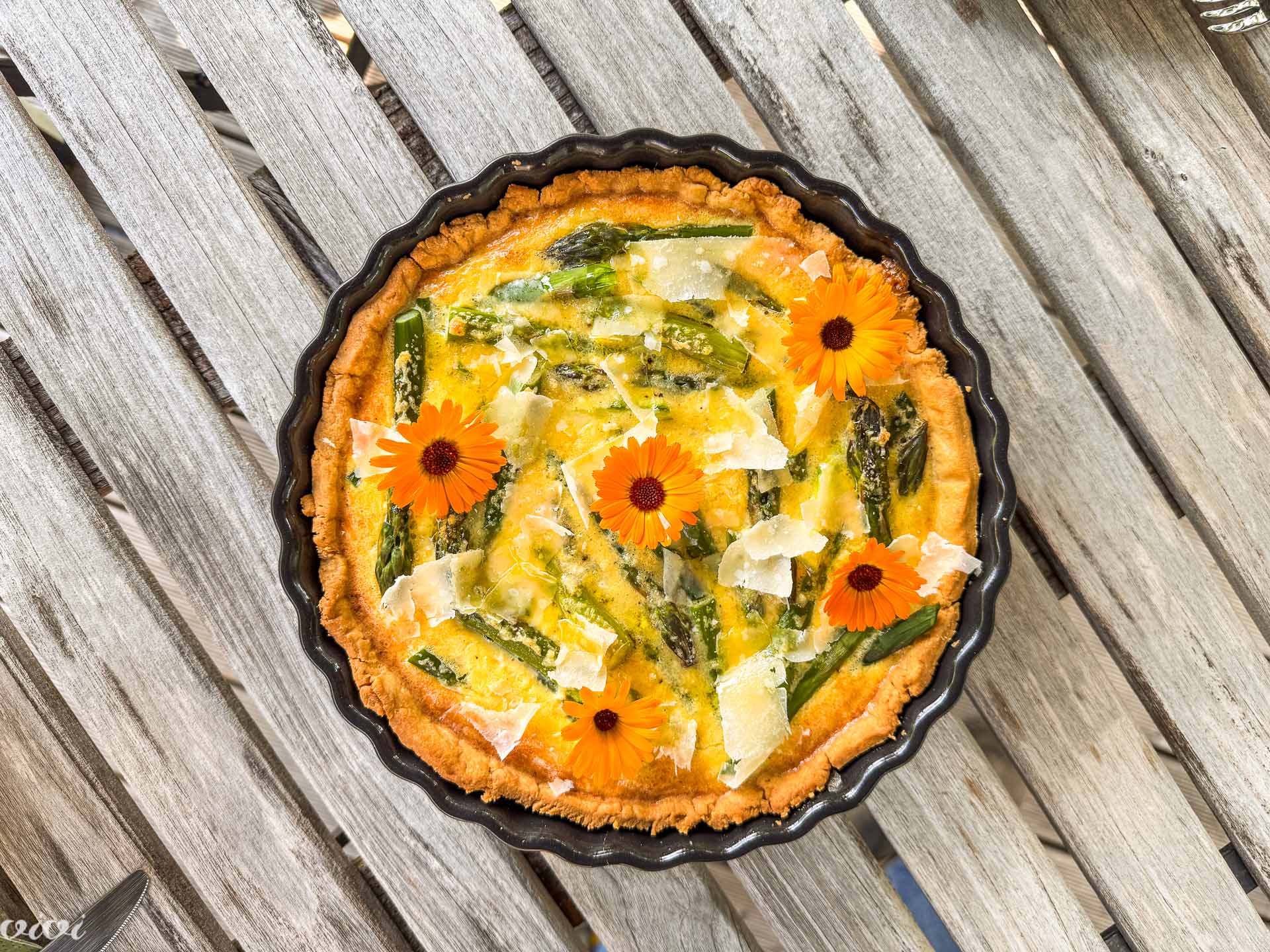 Quiche z zelenimi šparglji in parmezanom28