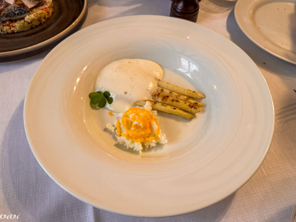Osteria Le Logge, Siena, antipasti, beluši, parmezanova krema, jajce