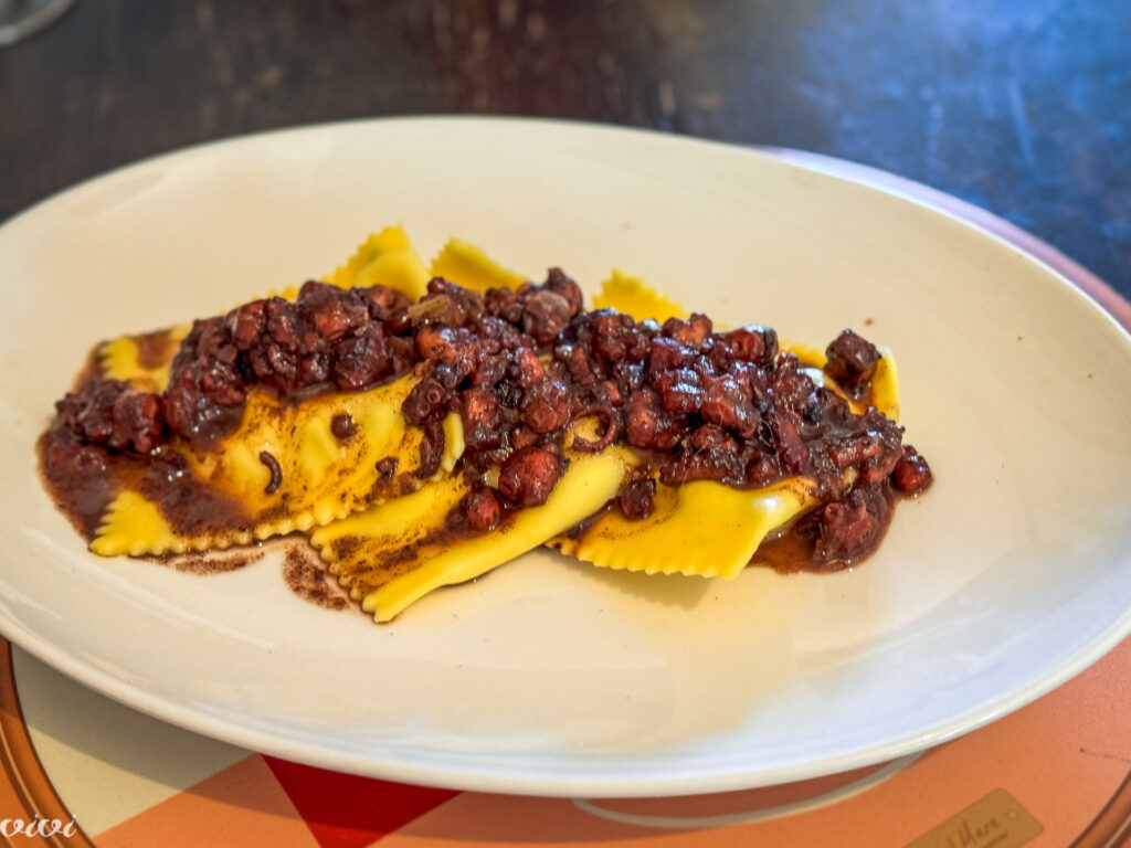 Osteria del Mare già il Votapentole, rikotini ravioli s hobotnico