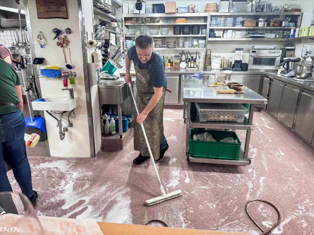 Walser Stuba, chefs table, čiščenje kuhinje1